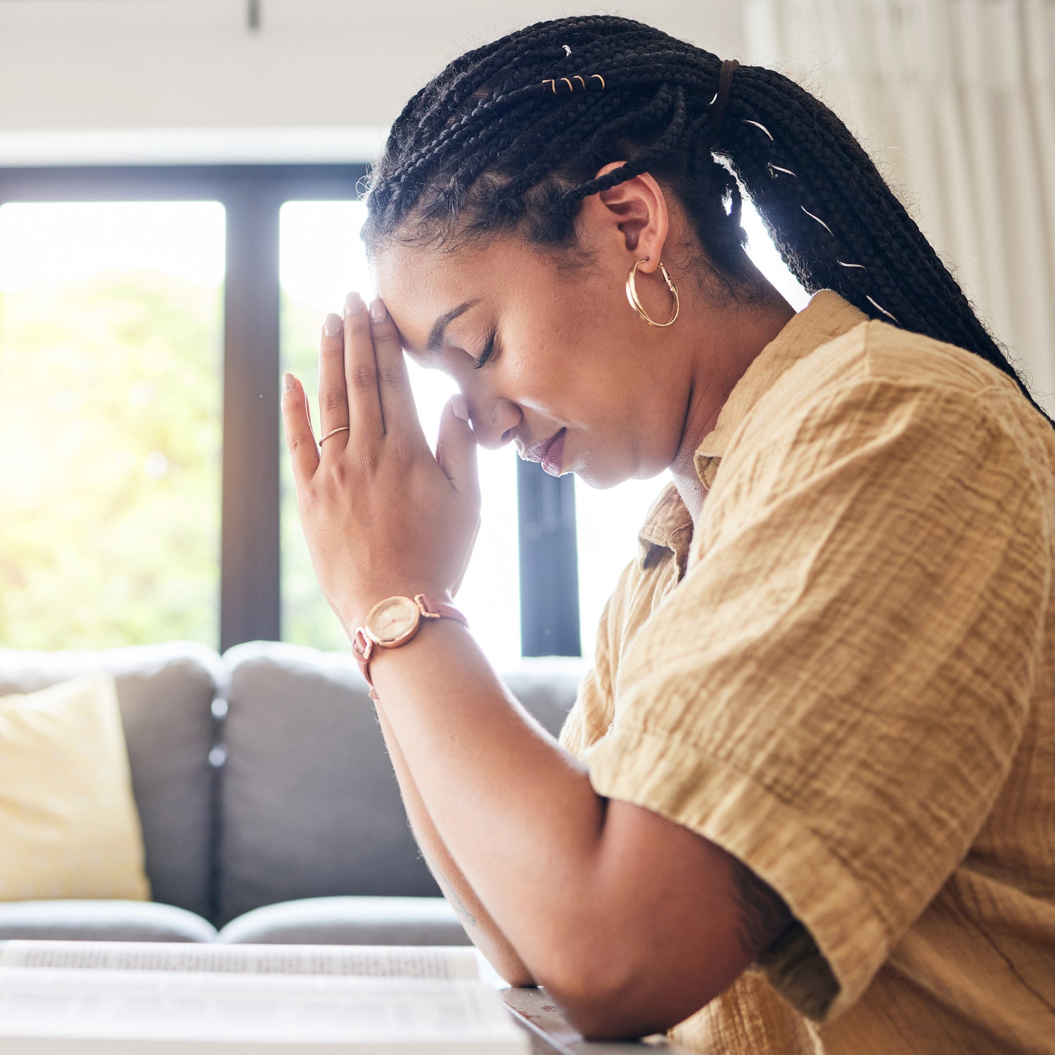 Mother praying | The Good and the Beautiful